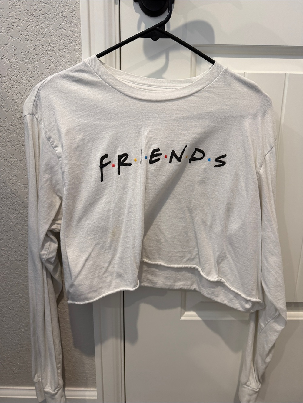 WHITE 'FRIENDS' Cropped Long Sleeve Tee